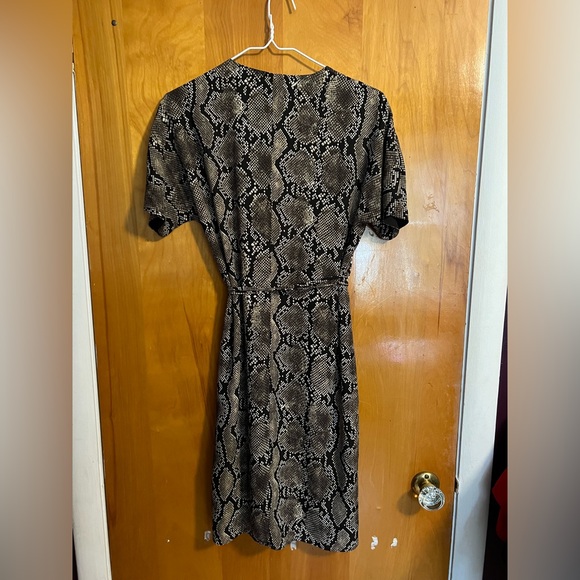 4/$20 - Babaton Wallace dress in snake print - Picture 4 of 4